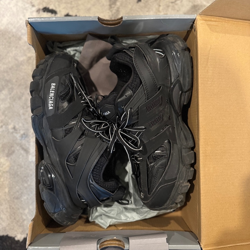 MEN BALENCIAGA BLACK SNEAKERS